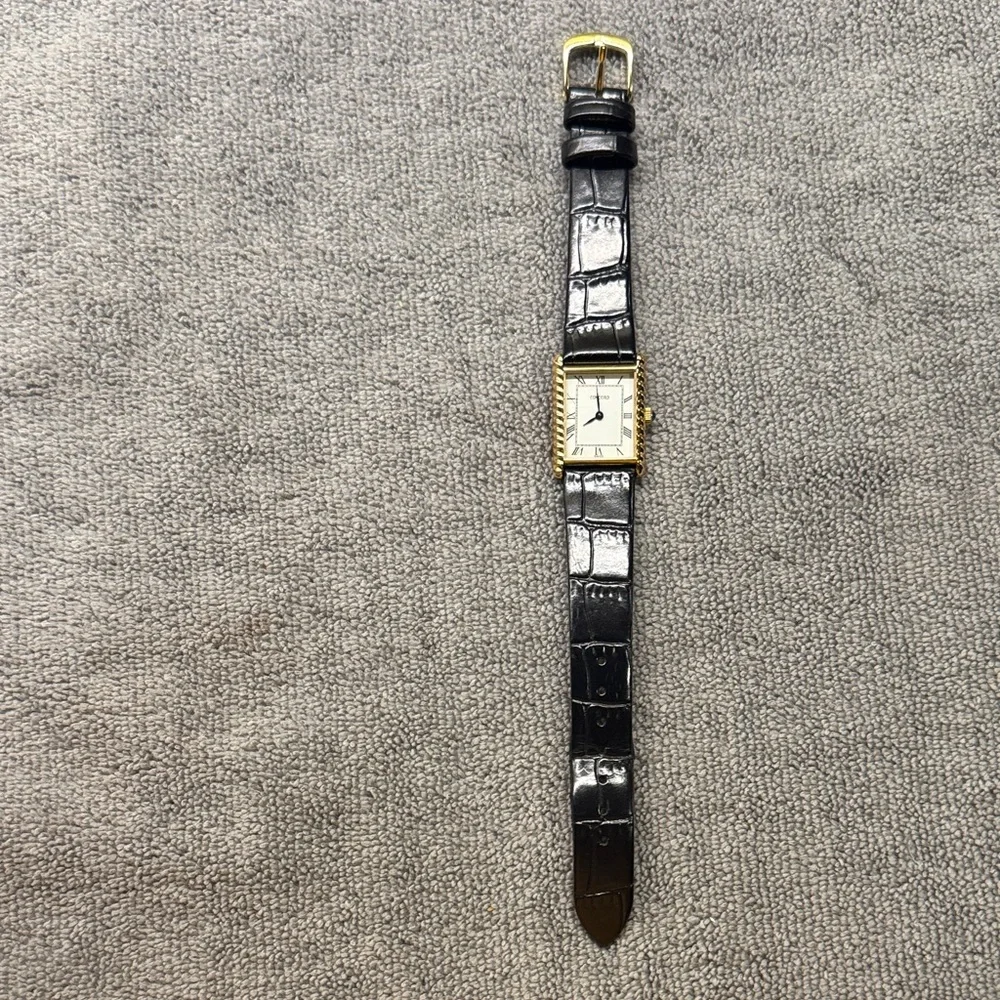 Elegant Black Leather Strap Women's Watch with Gold Rectangular Case - Picture 1 of 4